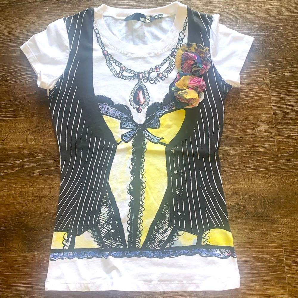 LOVE MOSHINO tee shirt